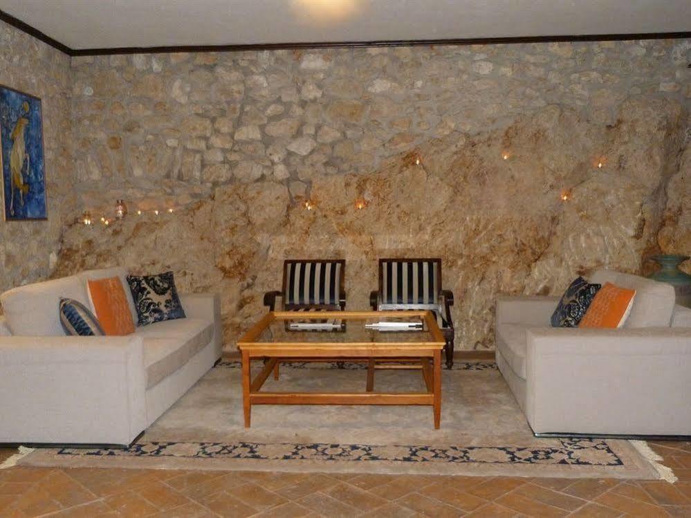 Casale San Pietro Bed & Breakfast Анани Екстериор снимка
