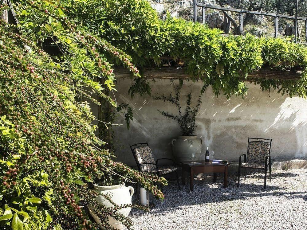 Casale San Pietro Bed & Breakfast Анани Екстериор снимка