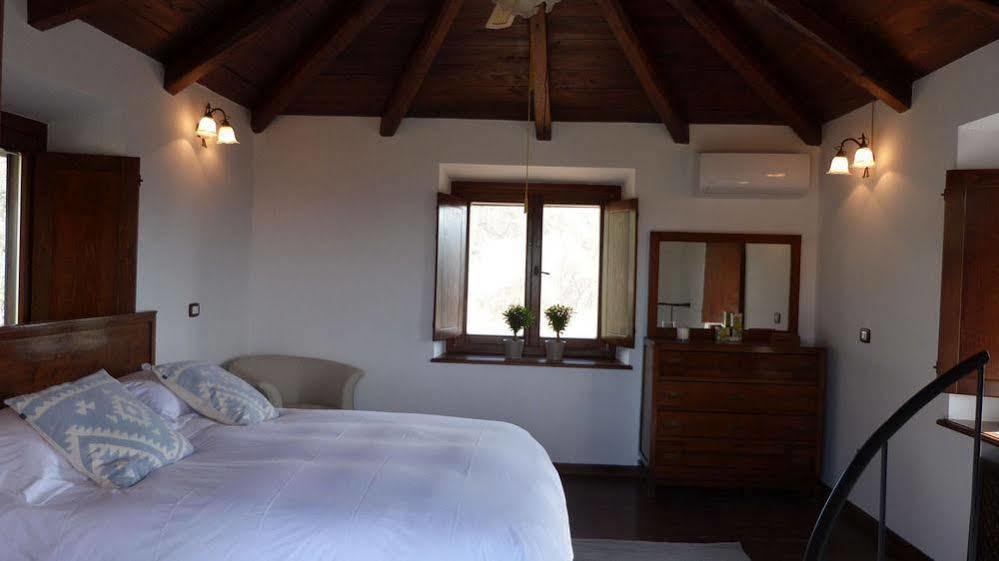 Casale San Pietro Bed & Breakfast Анани Екстериор снимка